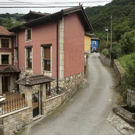 Apartamentos La Regoria Arenas De Cabrales Exterior photo