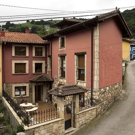Apartamentos La Regoria Arenas De Cabrales Exterior photo